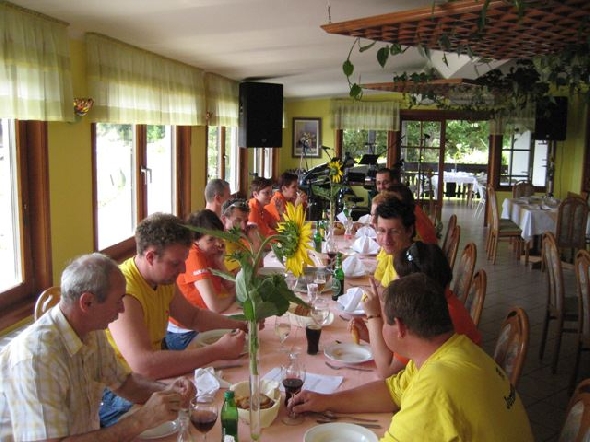 http://www.jormannsdorf.at/ff/bildergalerie/cache/vs_2010_08_21%20Feuerwehr%20Ausflug_Photos%20039.jpg