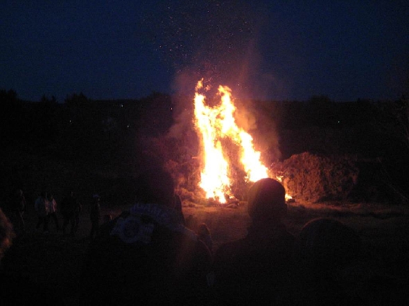 http://www.jormannsdorf.at/ff/bildergalerie/cache/vs_2011_04_23%20Osterfeuer_Div%20225.jpg