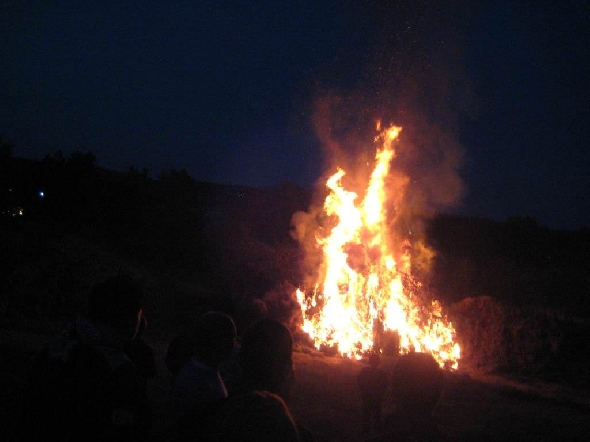 http://www.jormannsdorf.at/ff/bildergalerie/cache/vs_2011_04_23%20Osterfeuer_Div%20230.jpg