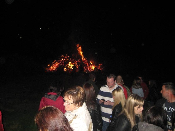 http://www.jormannsdorf.at/ff/bildergalerie/cache/vs_2011_04_23%20Osterfeuer_Div%20245.jpg