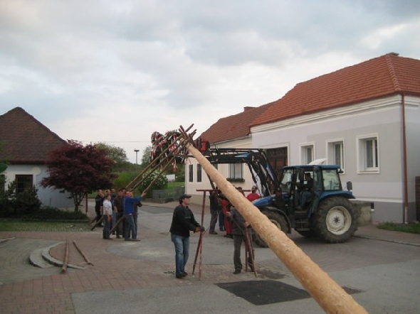 http://www.jormannsdorf.at/ff/bildergalerie/cache/vs_2011_04_30%20%20Maibaum_IMG_5572.jpg