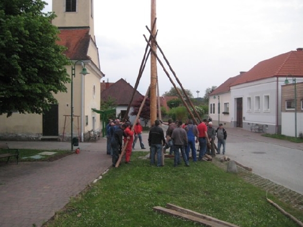 http://www.jormannsdorf.at/ff/bildergalerie/cache/vs_2011_04_30%20%20Maibaum_IMG_5594.jpg