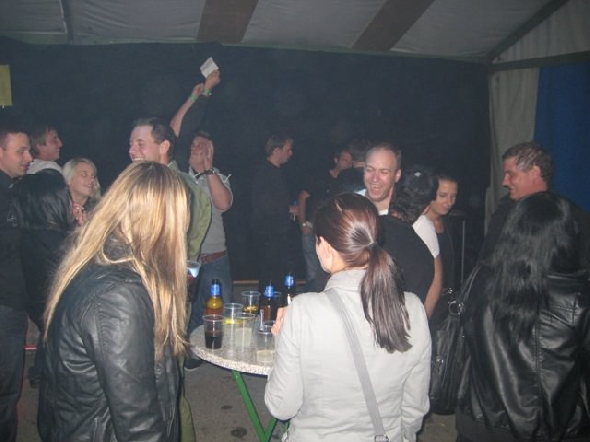 http://www.jormannsdorf.at/ff/bildergalerie/cache/vs_2011_06_24%20Hells%20Flames%20Party%20mit%20DJ%20Mario%20Vee_IMG_5749.jpg