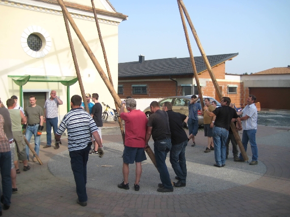 http://www.jormannsdorf.at/ff/bildergalerie/cache/vs_2013_05_01%20Maibaum_IMG_8454.jpg