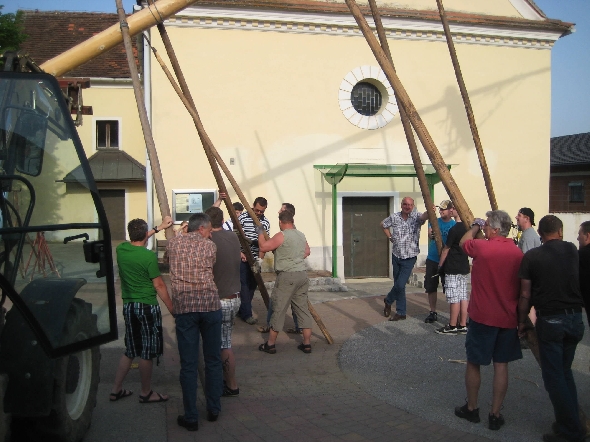 http://www.jormannsdorf.at/ff/bildergalerie/cache/vs_2013_05_01%20Maibaum_IMG_8455.jpg