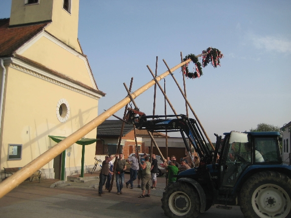 http://www.jormannsdorf.at/ff/bildergalerie/cache/vs_2013_05_01%20Maibaum_IMG_8457.jpg