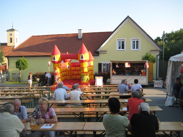 http://www.jormannsdorf.at/ff/bildergalerie/cache/vs_2013_08_17_%20Daemmerschoppen%20%20Jormannsdorf_IMG_8982.jpg