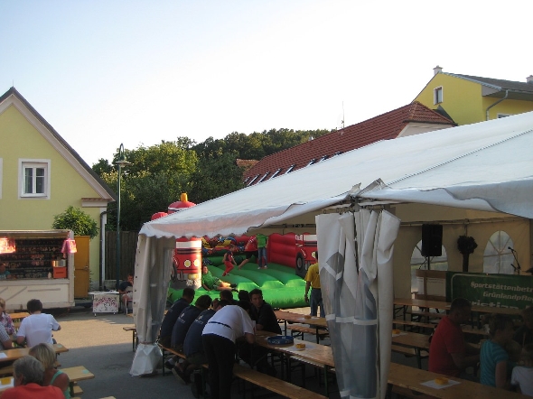 http://www.jormannsdorf.at/ff/bildergalerie/cache/vs_2013_08_17_%20Daemmerschoppen%20%20Jormannsdorf_IMG_8983.jpg