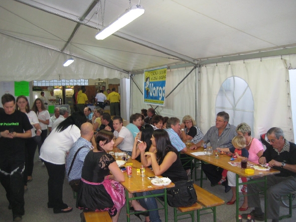 http://www.jormannsdorf.at/ff/bildergalerie/cache/vs_2013_08_17_%20Daemmerschoppen%20%20Jormannsdorf_IMG_8992.jpg