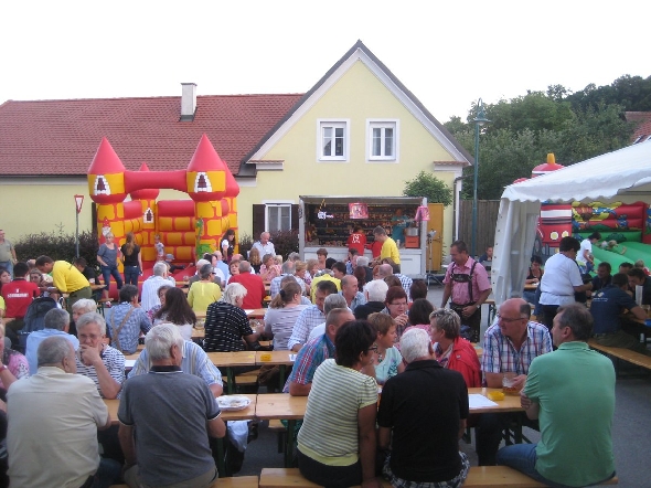 http://www.jormannsdorf.at/ff/bildergalerie/cache/vs_2013_08_17_%20Daemmerschoppen%20%20Jormannsdorf_IMG_8995.jpg