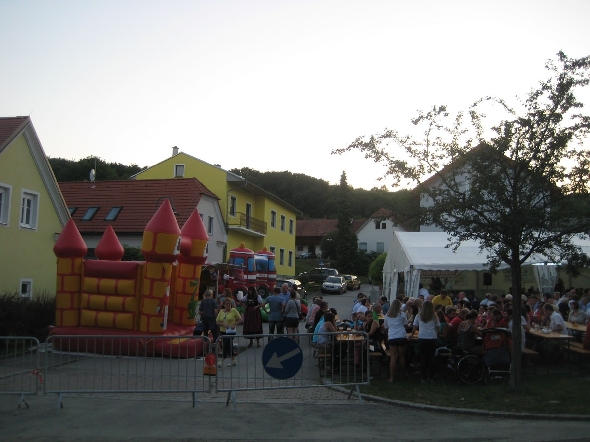 http://www.jormannsdorf.at/ff/bildergalerie/cache/vs_2013_08_17_%20Daemmerschoppen%20%20Jormannsdorf_IMG_8998.jpg