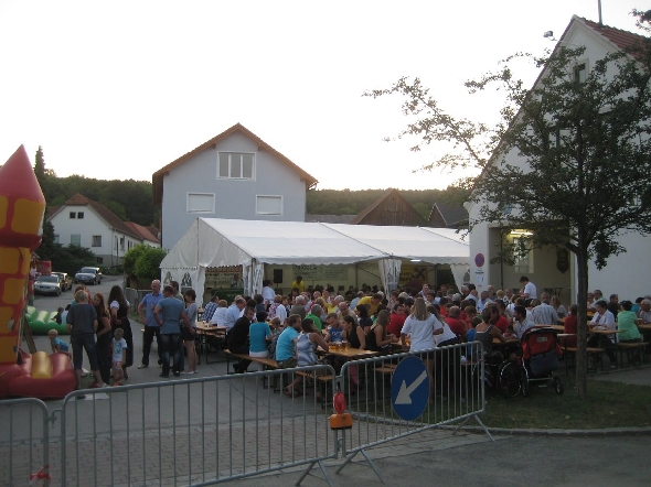 http://www.jormannsdorf.at/ff/bildergalerie/cache/vs_2013_08_17_%20Daemmerschoppen%20%20Jormannsdorf_IMG_8999.jpg