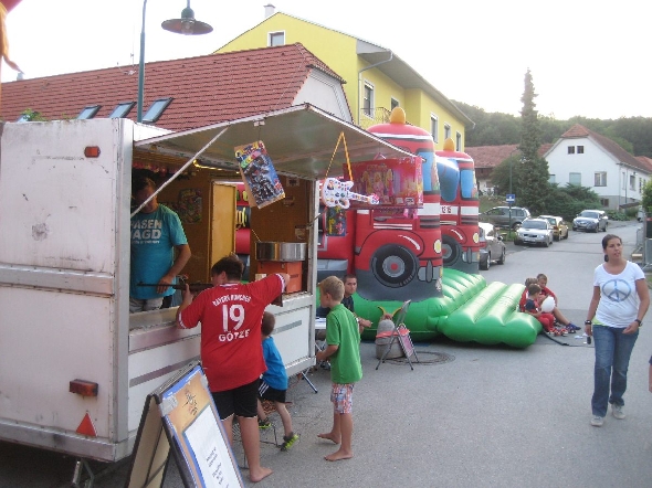 http://www.jormannsdorf.at/ff/bildergalerie/cache/vs_2013_08_17_%20Daemmerschoppen%20%20Jormannsdorf_IMG_9003.jpg