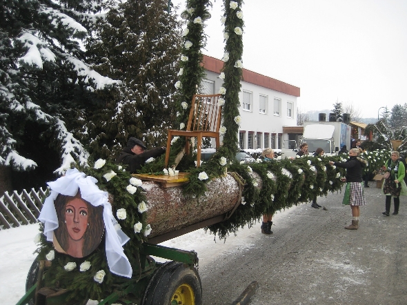http://www.jormannsdorf.at/ff/bildergalerie/cache/vs_2014_02_01%20Blochziehen_IMG_9066.JPG