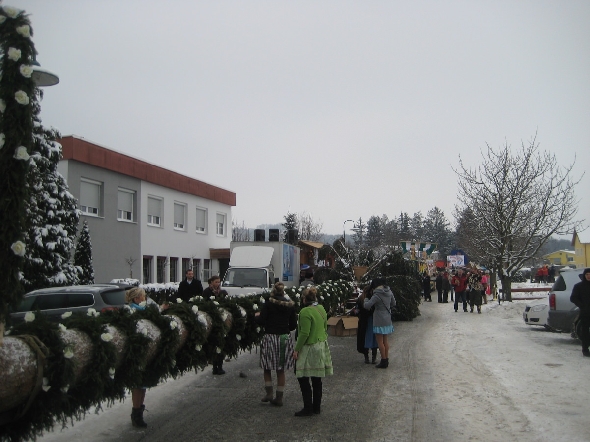 http://www.jormannsdorf.at/ff/bildergalerie/cache/vs_2014_02_01%20Blochziehen_IMG_9067.JPG