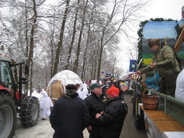 http://www.jormannsdorf.at/ff/bildergalerie/cache/vs_2014_02_01%20Blochziehen_IMG_9106.JPG