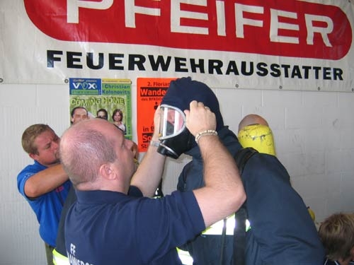 http://www.jormannsdorf.at/ff/uebungen/cache/vs_2004%20ATS-Container_atsow002.jpg