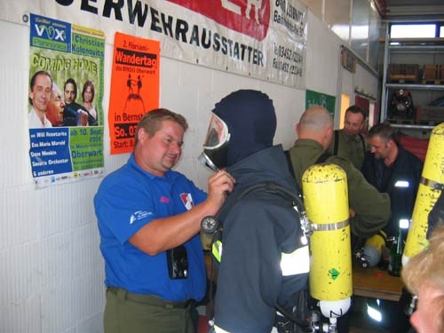 http://www.jormannsdorf.at/ff/uebungen/cache/vs_2004%20ATS-Container_atsow003.jpg