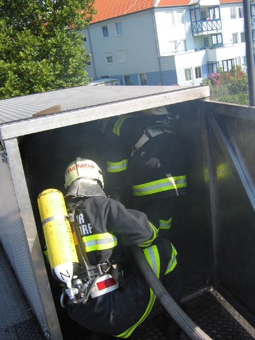 http://www.jormannsdorf.at/ff/uebungen/cache/vs_2004%20ATS-Container_atsow007.jpg