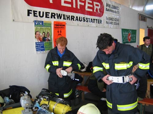 http://www.jormannsdorf.at/ff/uebungen/cache/vs_2004%20ATS-Container_atsow008.jpg