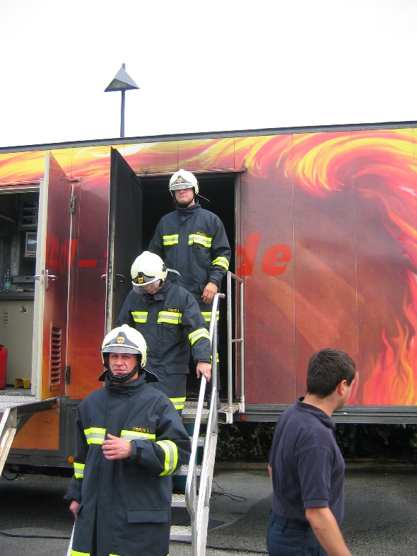 http://www.jormannsdorf.at/ff/uebungen/cache/vs_2005%20ATS-Container_IMG_1794.JPG