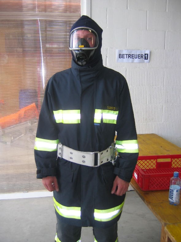http://www.jormannsdorf.at/ff/uebungen/cache/vs_2005%20ATS-Container_IMG_1795.JPG