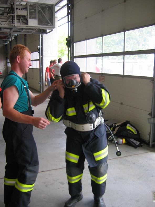 http://www.jormannsdorf.at/ff/uebungen/cache/vs_2005%20ATS-Container_IMG_1797.JPG