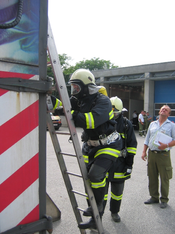http://www.jormannsdorf.at/ff/uebungen/cache/vs_2005%20ATS-Container_IMG_1803.JPG
