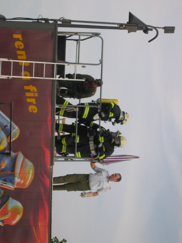 http://www.jormannsdorf.at/ff/uebungen/cache/vs_2005%20ATS-Container_IMG_1817.JPG