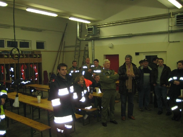 http://www.jormannsdorf.at/ff/uebungen/cache/vs_2007_11_17_Funkabschnitts_bung_IMG_0273.jpg
