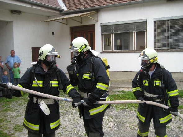 http://www.jormannsdorf.at/ff/uebungen/cache/vs_2009_06_13%20Inspizierung%20in%20Sulzriegl_Urlaub%202009%20029.jpg