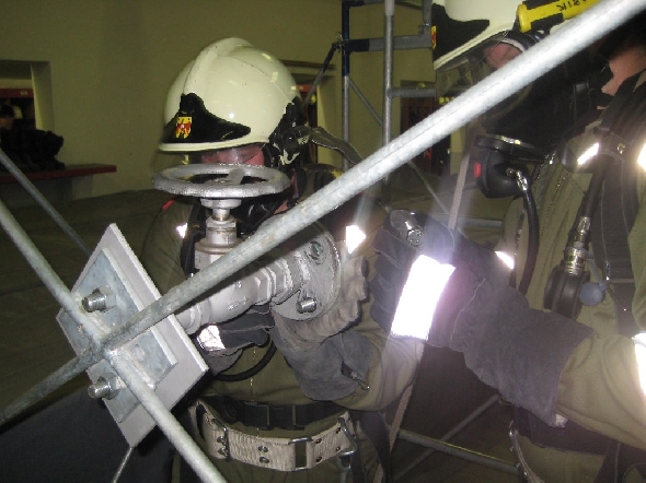 http://www.jormannsdorf.at/ff/uebungen/cache/vs_2011_03_18%20ATS%20_bung%20Rechnitz_Div%20118.jpg