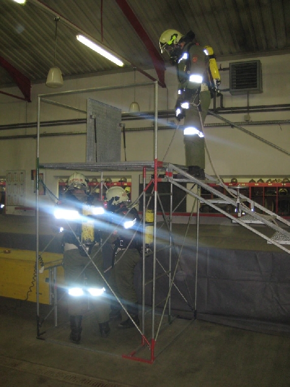 http://www.jormannsdorf.at/ff/uebungen/cache/vs_2011_03_18%20ATS%20_bung%20Rechnitz_Div%20122.jpg